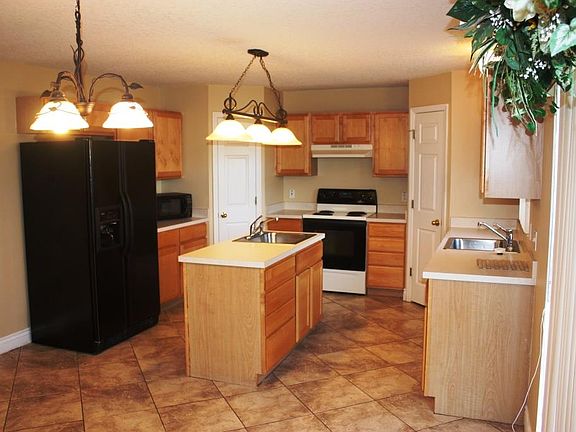 4th image of 4702 Fiske Cir