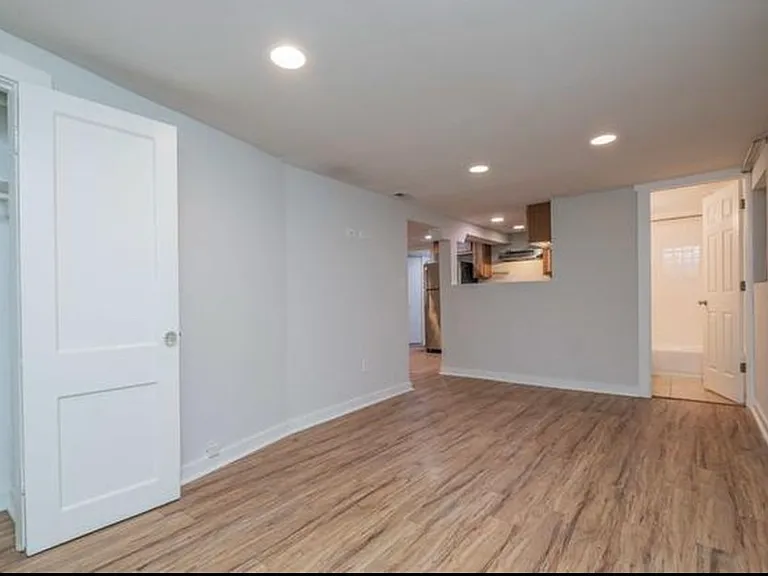 2438 W Wilson Ave #G — Photo 2