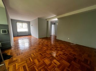73-08 193rd St #3C, Fresh Meadows, NY 11366