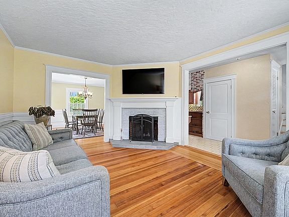 4th image of 419 Prospect St