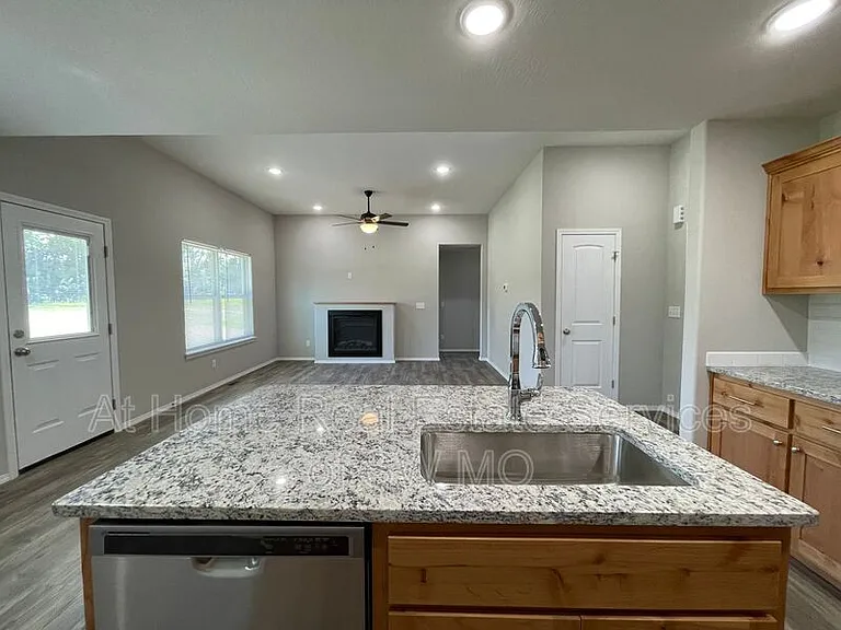 3862 W Linwood St — Photo 5