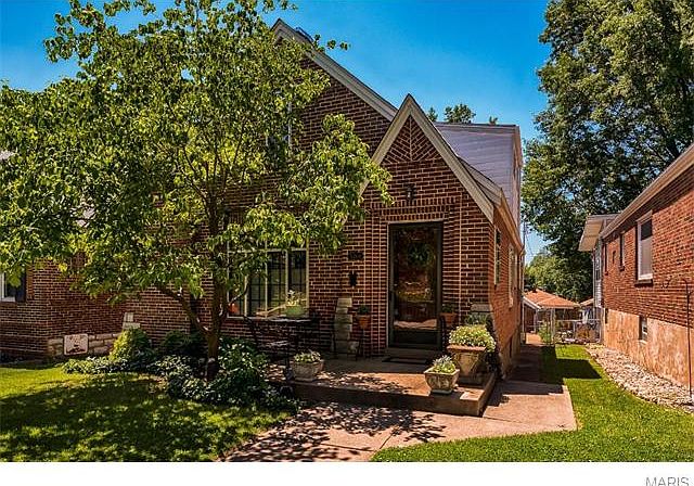 1st image of 5704 Winona Ave