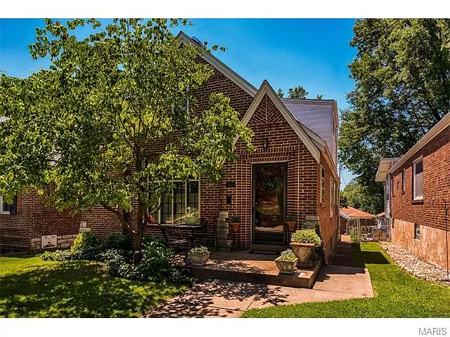 5704 Winona Ave photo 1