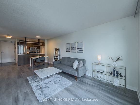 5th image of 81 Navy Wharf Ct #2611