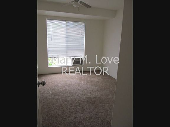5th image of 75-6081 Alii Dr #202