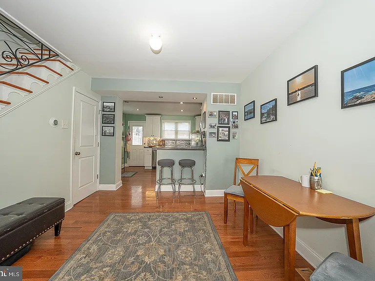1916 S Alder St — Photo 11