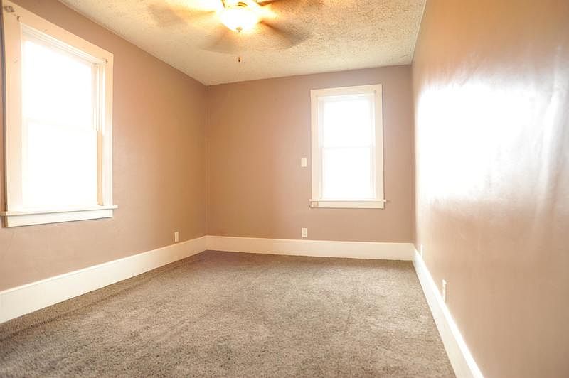 1st image of 401 N Shabbona St APT 3