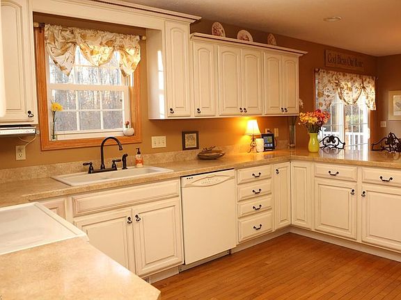 3rd image of 331 Woodsend Dr