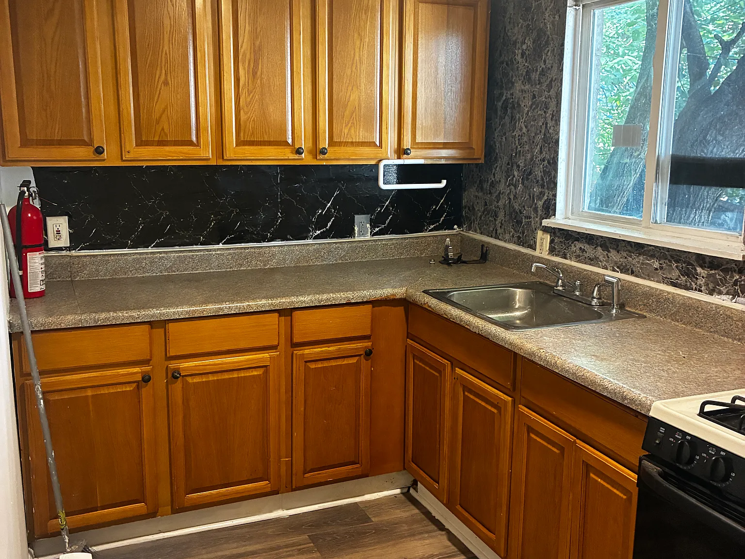 3 bed, 1200 sqft, $1,800 — Photo 3