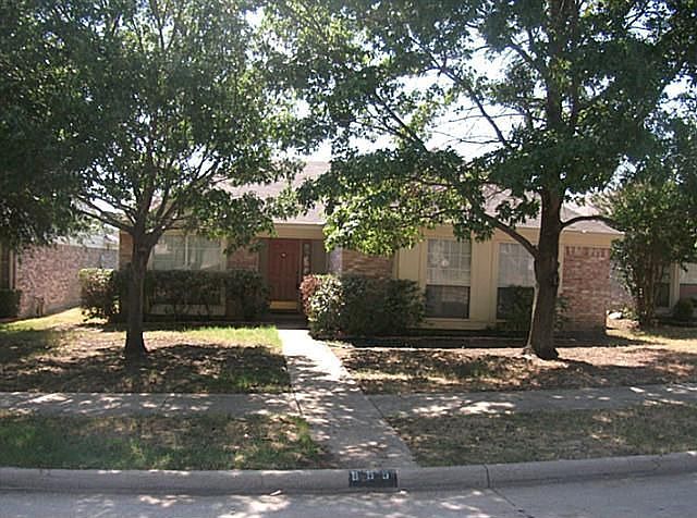 1st image of 865 Chaparral Dr
