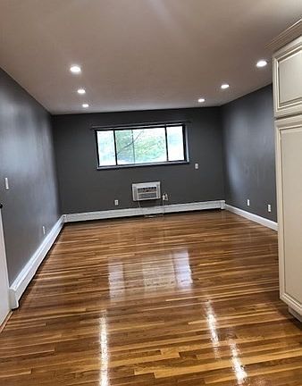 3rd image of 14 Riverside St APT 1-4