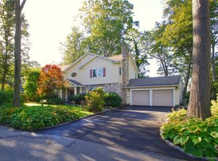 12 Avon Lane, East Hills, NY 11577