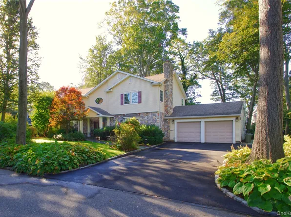 12 Avon Lane, East Hills, NY 11577