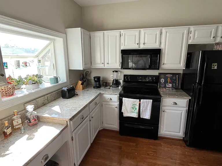 664 Gateway Dr SE — Photo 3