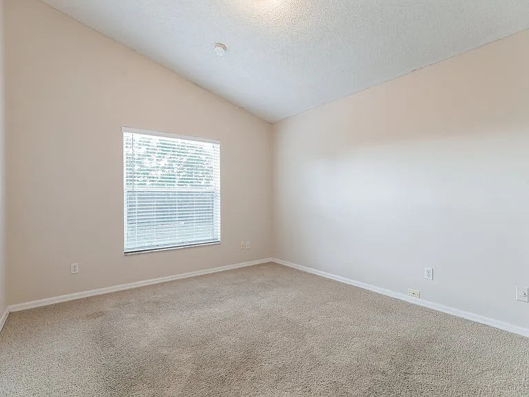 502 Valencia Place Cir — Photo 12