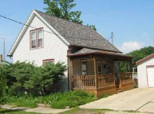 325 N 5th St, Capron, IL 61012