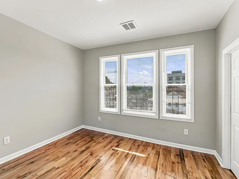 422 Woodside Ave #3 — Photo 4