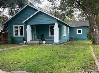 613 N Olive St, Seguin, TX 78155