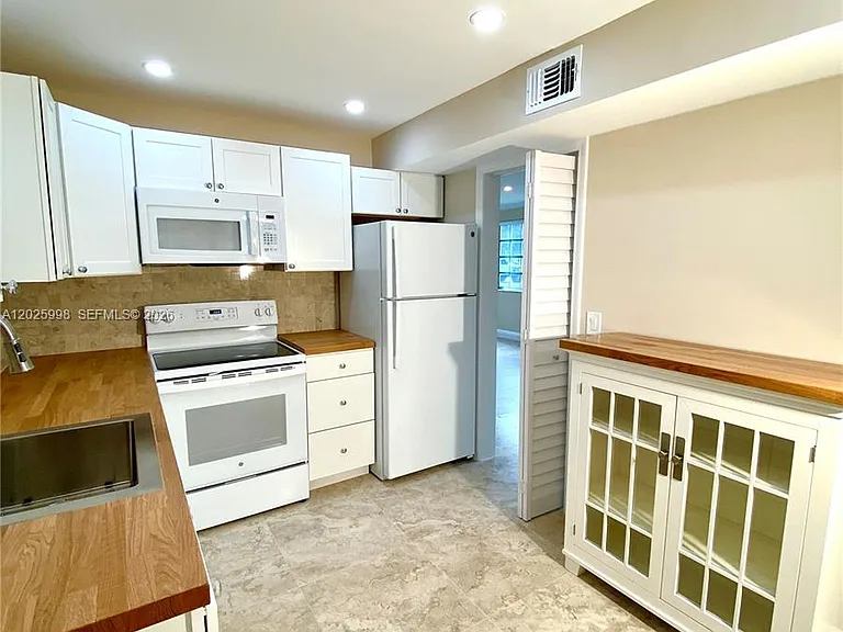 3926 Segovia St #3926 — Photo 12