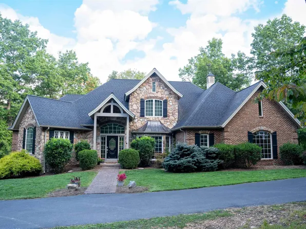910 Chinquapin Dr, Lyndhurst, VA 22952