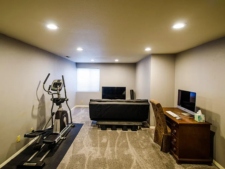 272 Cobblestone Dr — Photo 8