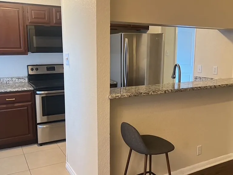 1901 Cloisters Dr #921 — Photo 11