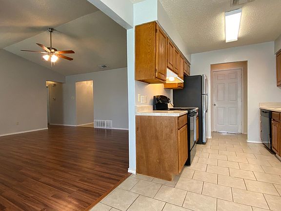 Kitchen / Living room area