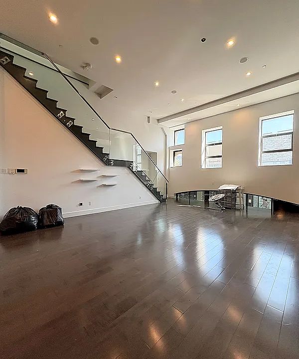 1st image of 106 N 6th St #2A