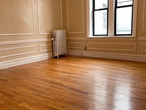3rd image of 944 42nd St APT D5