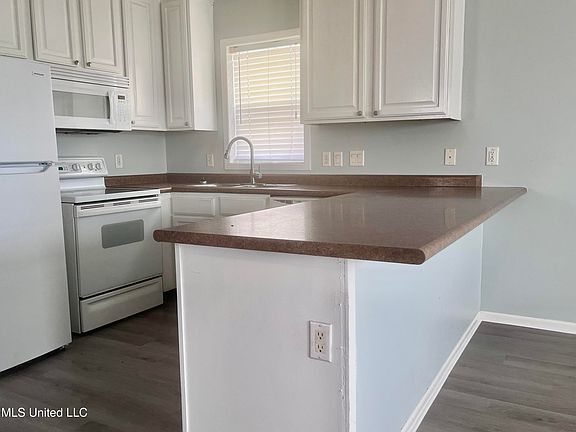 3rd image of 2404 Gladiolus St #A