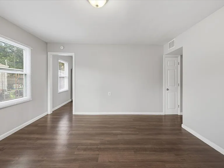 3705 N Whittier Pl — Photo 2