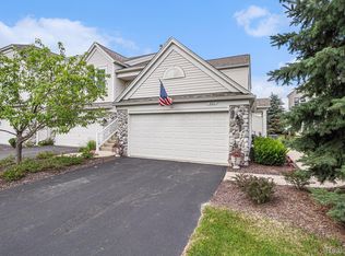 501 Dockside Cir, Holly, MI 48442