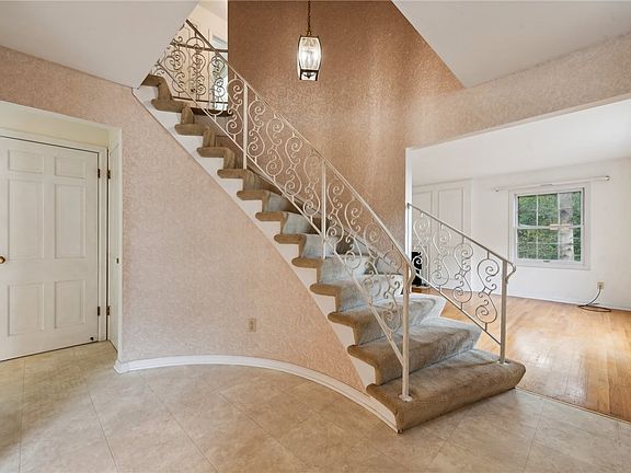 3rd image of 4939 Longview Ct