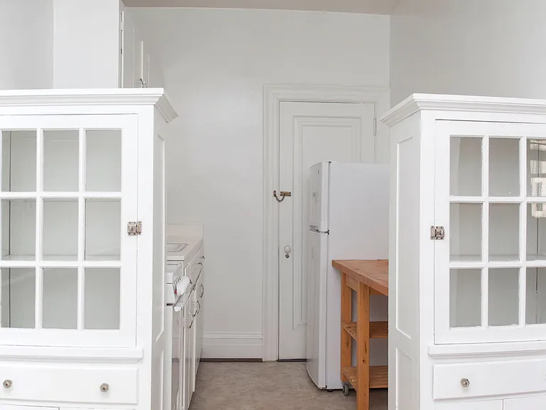 Gray Court Apartments — Photo 12