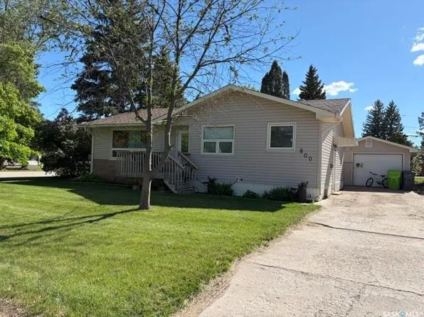 800 ROBISON STREET, Indian Head, SK S0G 2K0