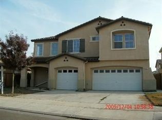 952 Rosewood Ave, Sanger, CA 93657