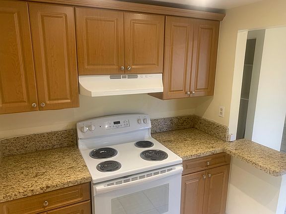 5th image of 3701 SW 60th Ave