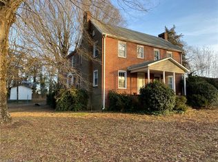 4705 Shattalon Dr, Winston Salem, NC 27106