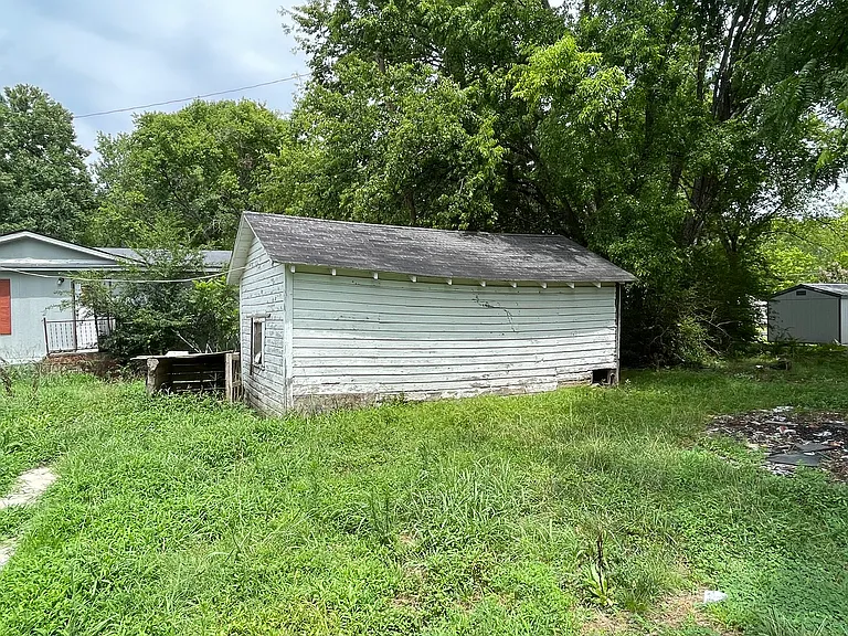 319 Washington St — Photo 11
