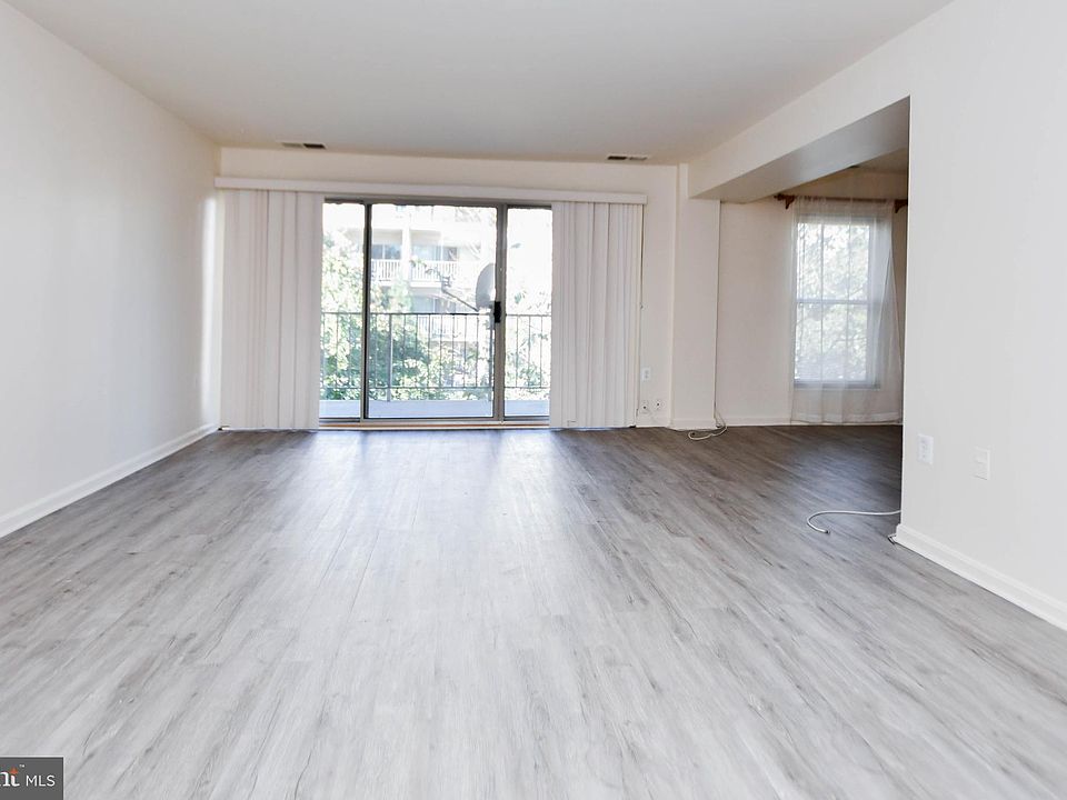 1st image of 30 Canterbury Sq APT 202