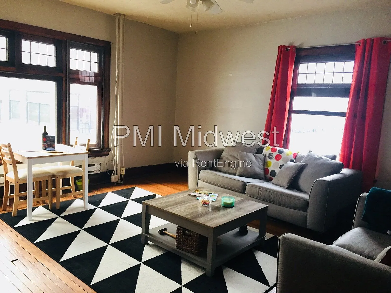 1 bed, 1.0 bath, 600 sqft, $899 — Photo 2