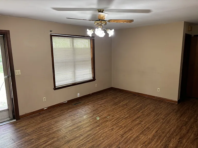 307 N Central Ave — Photo 2