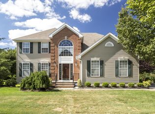 6 Pondview Dr, Tinton Falls, NJ 07724