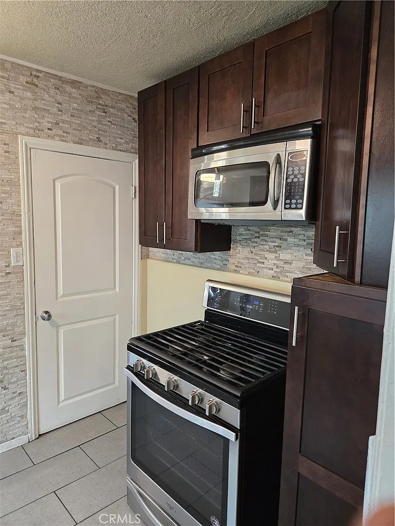 3 bed, 2.5 bath, 3000 sqft, $4,500 — Photo 3