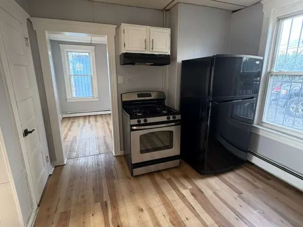 900 Flora St, Elizabeth, NJ