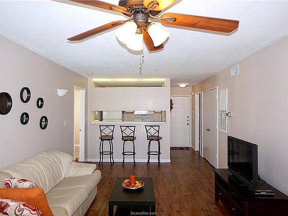2nd image of 521 Southwest Pkwy APT 204