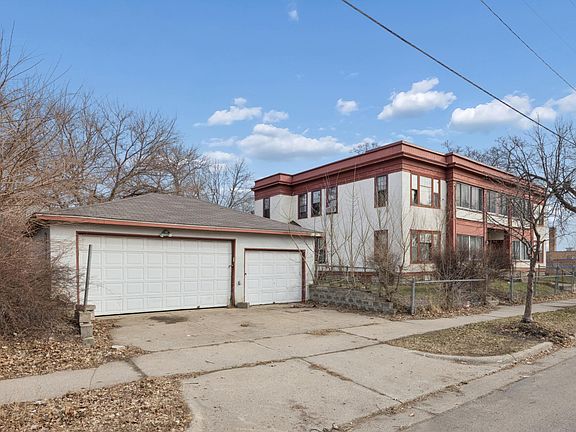 2nd image of 900 16th Ave N
