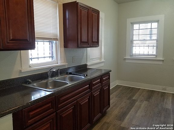 3rd image of 125 E Courtland Pl APT 2