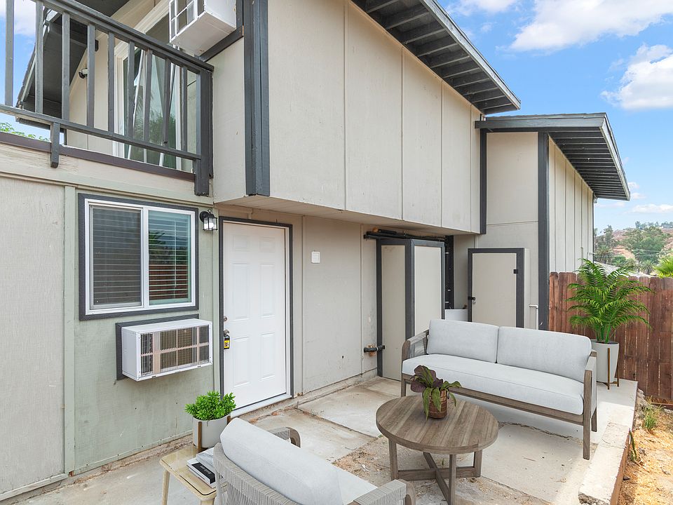 Private entrance, enclosed front patio (virtually staged)