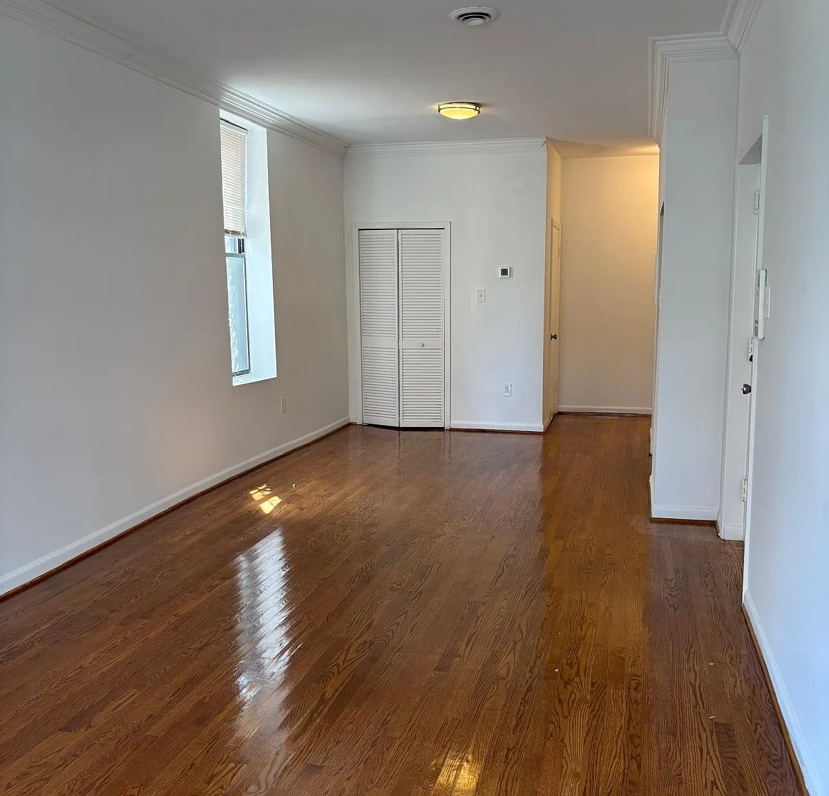 3 bed, 1000 sqft, $4,000 — Photo 4